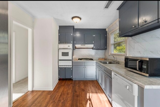 Photo - 2302 Norfolk St