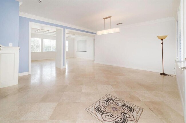 10124 Malpas Point