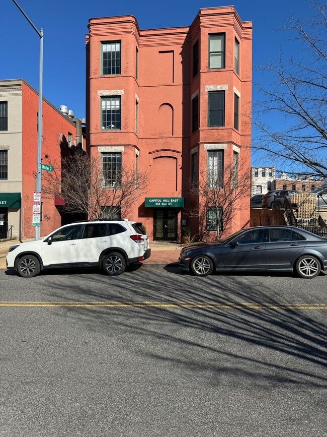 Building Photo - Capitol Hill Studio Apartment-Updated Kitc...