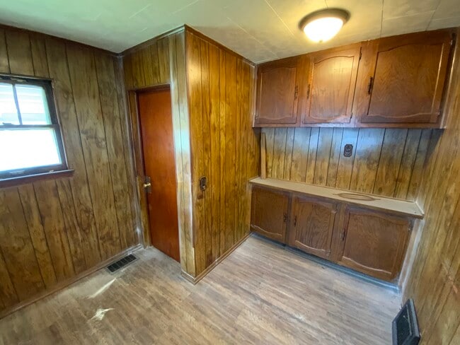 Photo - 208 Stroup St