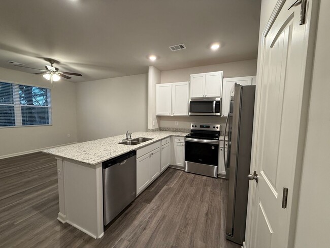 Photo - 3 Bedroom, 2.5 Bathroom- Townhouse in Armuchee!!