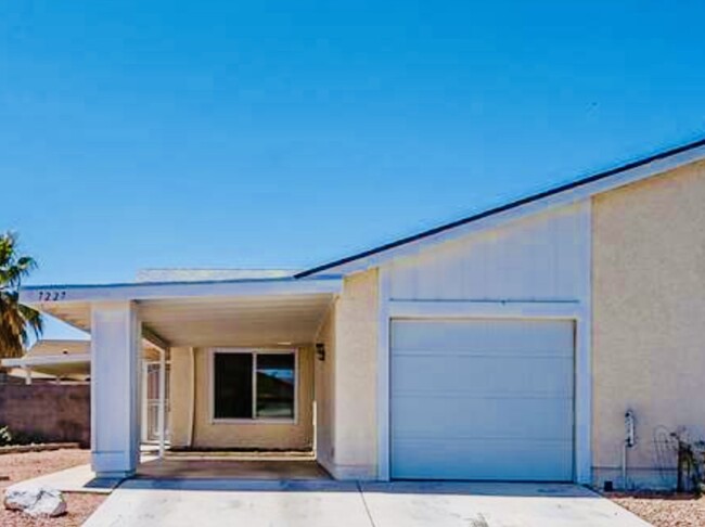 Building Photo - 7227 Empress Dr Rental