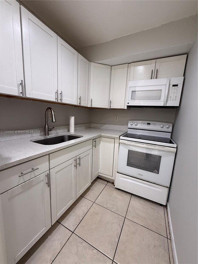Photo - 4705 NW 7th St Unit 203-7