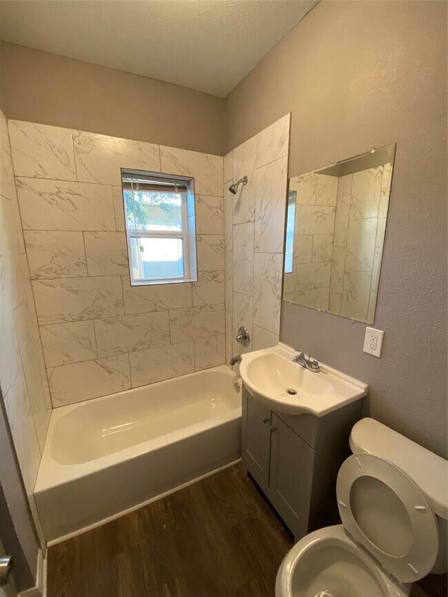 Photo - 222 Grace St Unit 4