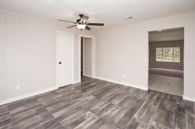 Photo - 805 Horncastle St