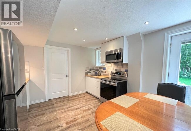 Photo - 381 Vogel Pl