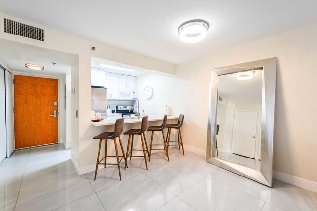 Building Photo - 1 SE 12th St Unit FL15-ID1022210P Rental
