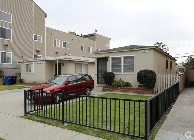 11942 Courtleigh Dr