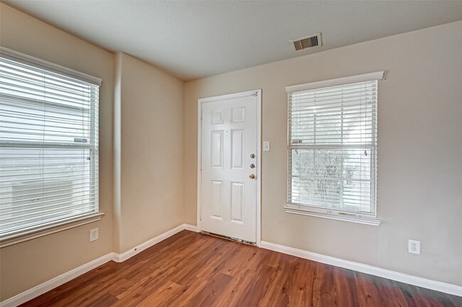 Photo - 838 Darbydale Crossing Ln