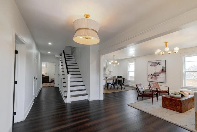 Photo - 1017 Thompson Pl NE