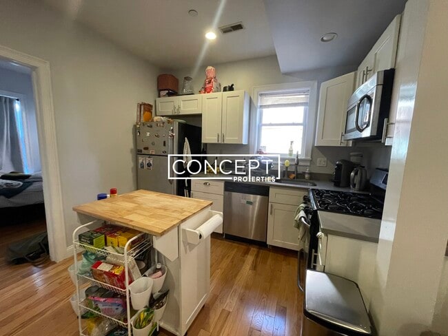 Photo - 721 Parker St