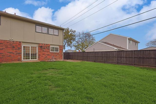 Photo - 402 Creekmeadow Ln