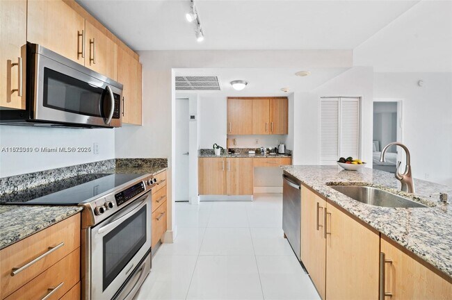 Photo - 10275 Collins Ave Unidad 526