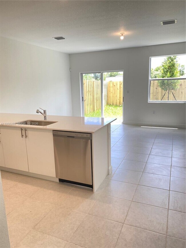 Photo - 2640 SE 19th St