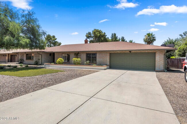 Photo - 5449 E Larkspur Dr