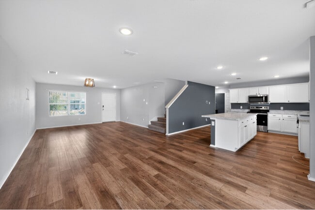 Photo - 605 Mayfield Dr