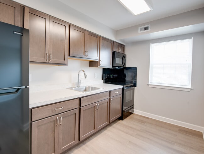 Building Photo - Villages of East River Rental