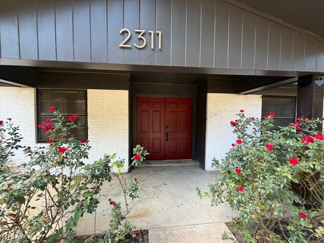 Photo - 2311 Brookhaven Dr