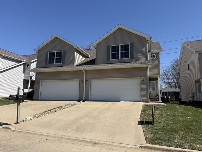 Building Photo - 1116 Doral Dr