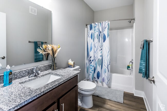 2 BR, 2 BA - 1005SF