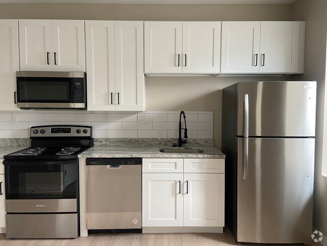 Building Photo - 2105 Eastern Ave Unit Studio Apartment