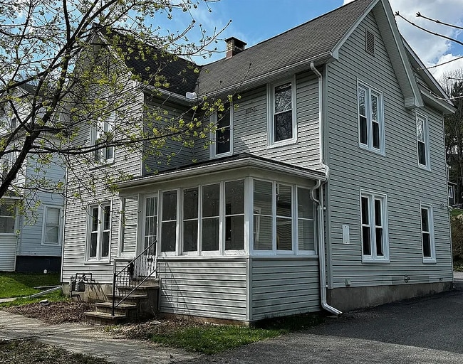 Building Photo - 23 1/2 Cedar St Unit 23 1/2 Cedar