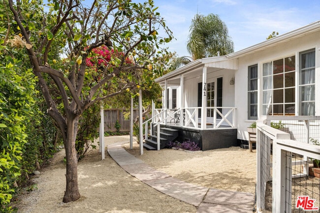 Building Photo - 741 N Dillon St