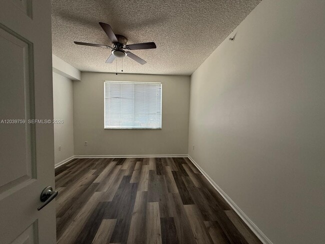 Photo - 8050 N Nob Hill Rd Unidad 105