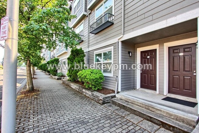 Building Photo - 3 Bed,2 Bath Townhome By the Columbia River in Northwynd Community