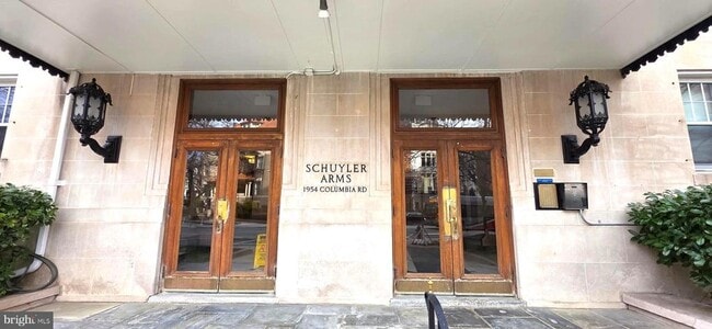 Building Photo - 1954 Columbia Rd NW Unit 104