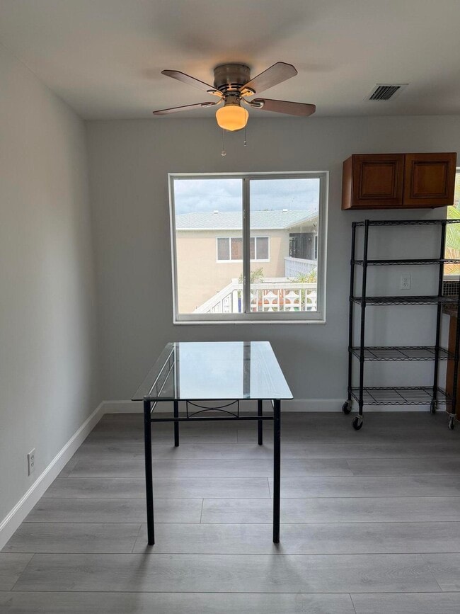 Photo - 510 SW 15th St Unidad 204