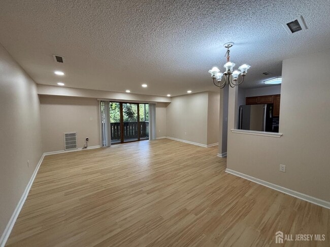 Photo - 215 Aspen Dr