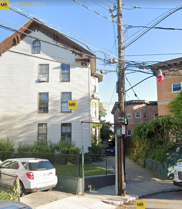 Photo - 8 Adella Pl Unit 2