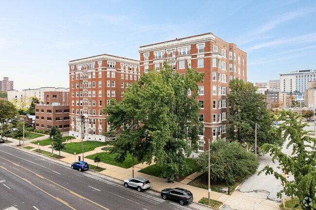 Photo - St. Regis Apartments