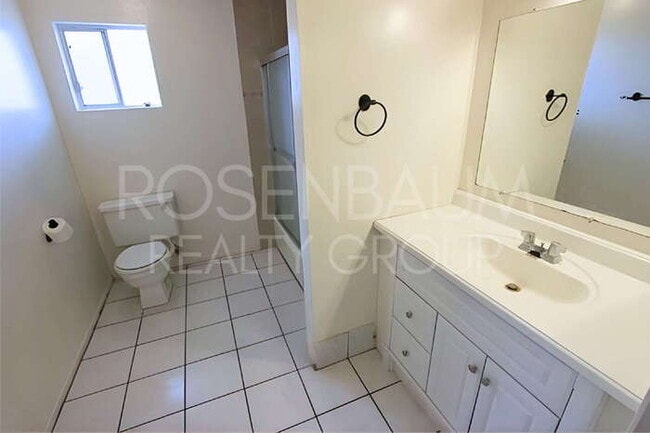 Photo - 1326 N Miller Rd Unidad a