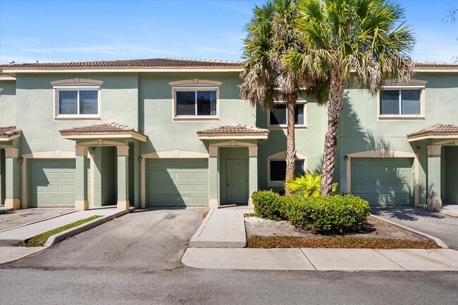 Photo - 310 Crestwood Cir Townhome