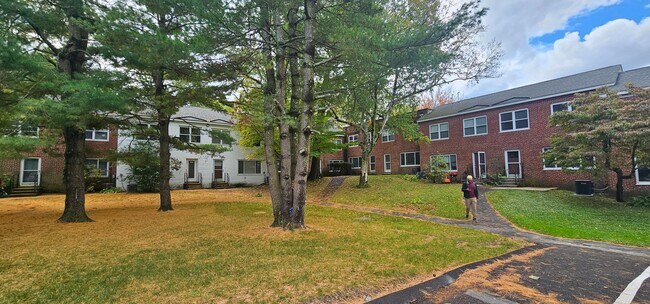 Photo - 2-bed, 1.5 Bath Brookline Townhouse
