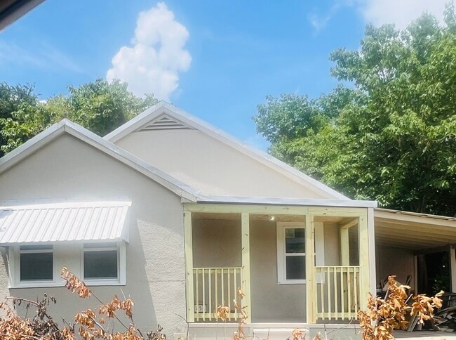 Photo - 858 Geranium St