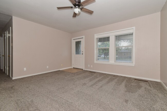 Photo - 1304 Skyline Dr