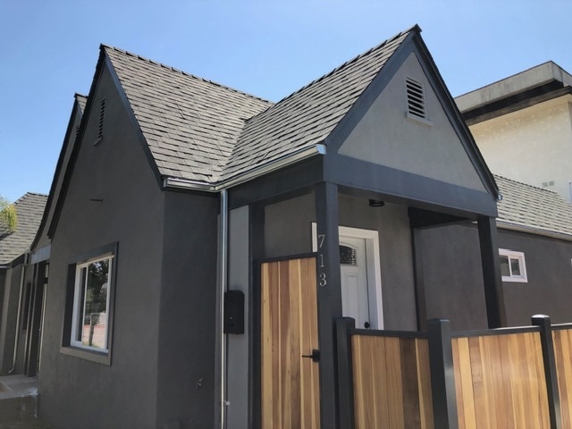 Exterior of entrance - 713 S Columbus Ave Unit 713