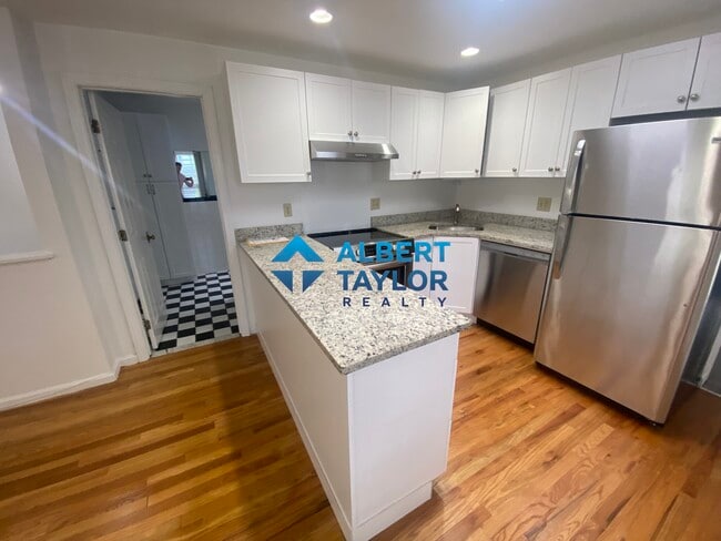Building Photo - 24 Saint Cyprians Pl Unit 4R