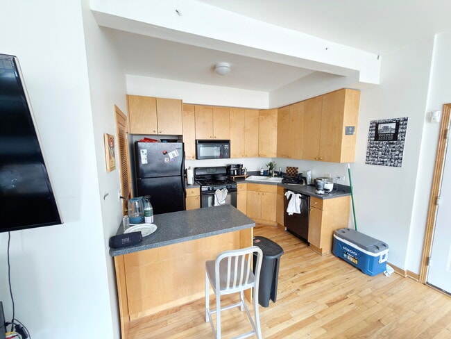 Photo - 1446 N Leavitt St Unit 2