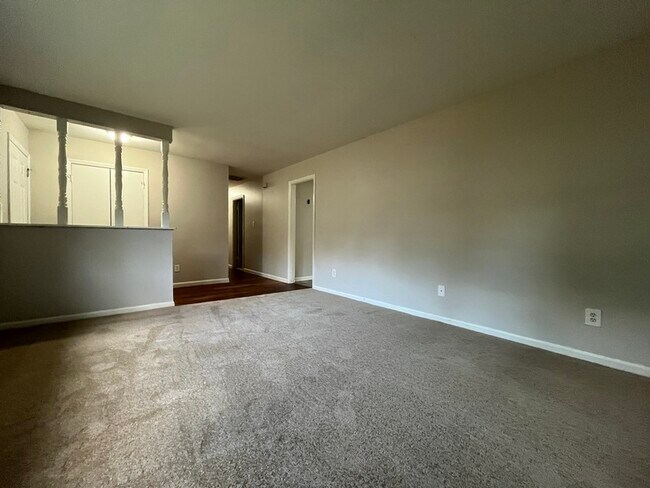 Photo - 526 Huntsmoor Dr