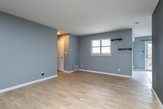 Photo - 2801 W Broadway Unidad G-4