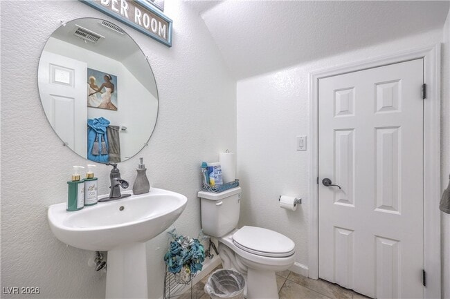 Photo - 548 W Civic Holiday Ave