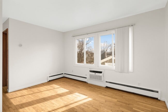 Photo - 3308 Girard Ave S Unit 304