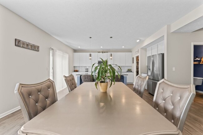 8609 Warbler Br Wy
