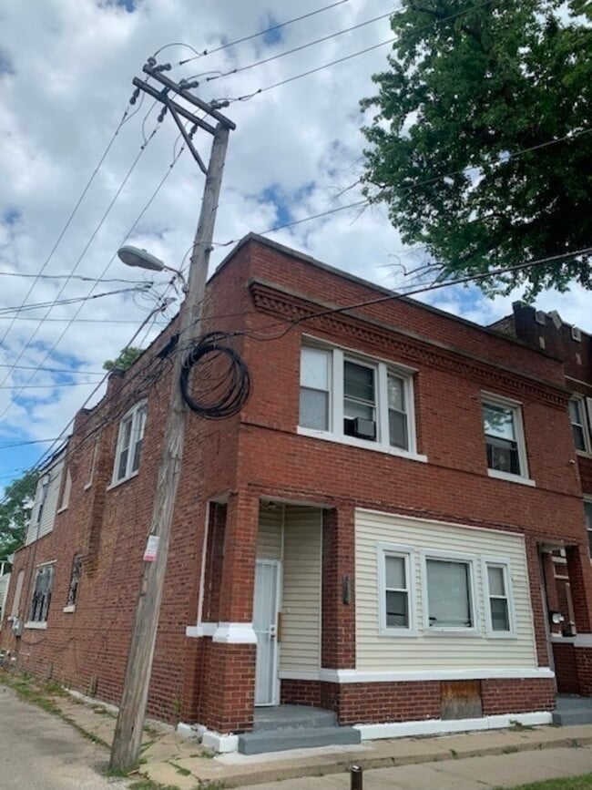 Building Photo - 314 E 70th St Unit 2