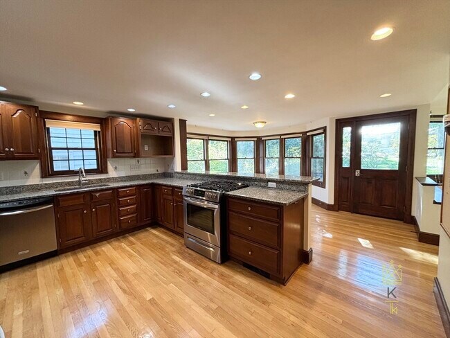 Photo - 33 Clearwater Rd