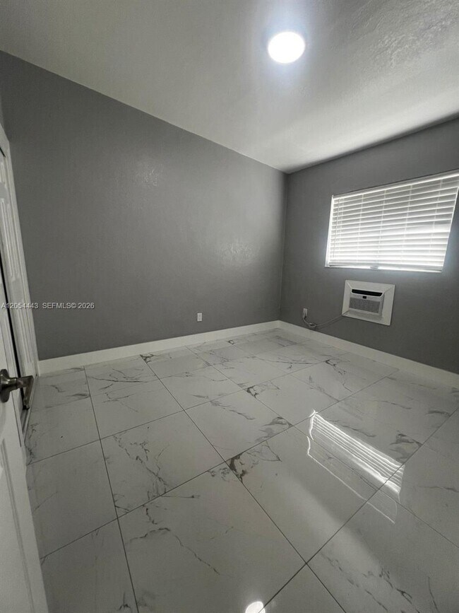 2081 NW 30th St Unidad 4